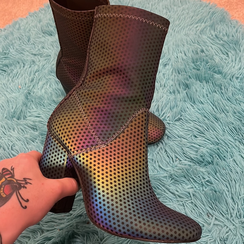 YRU Dive heel boot size 8  iridescent reflective, green, purple, blue